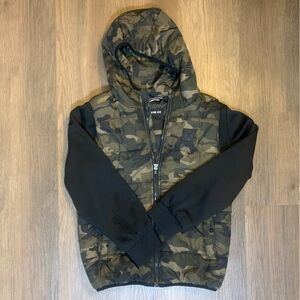 Boys Under Armor Camo Jacket Size M